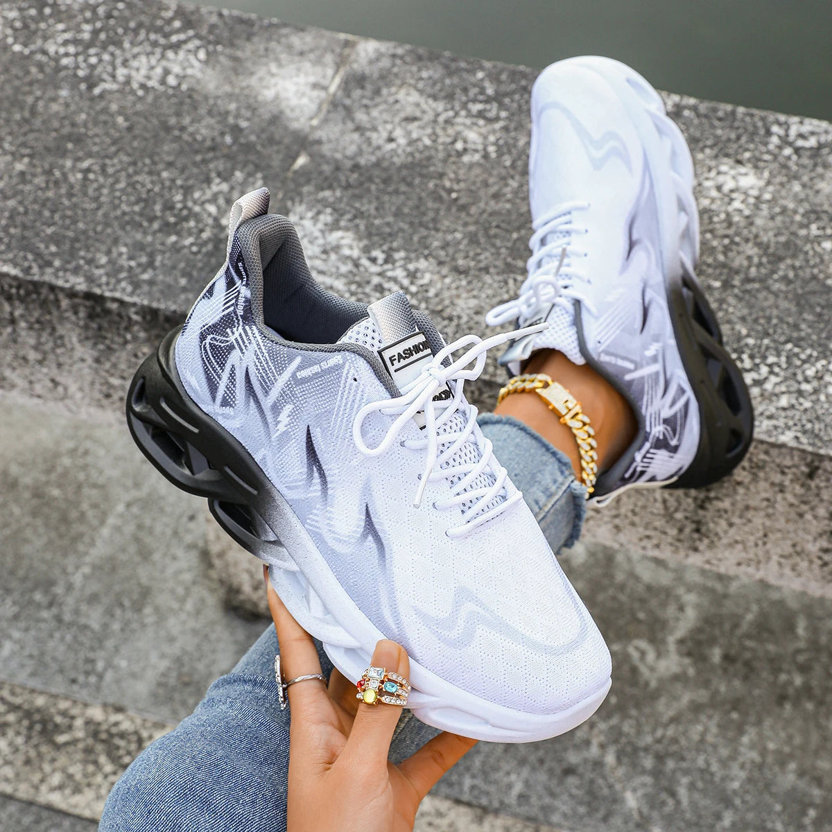 Women Casual Sports Shoes Breathable Lightweight Sneakers Anti-slip Flats Outdoor Running Walking Shoes Female Vulcanized Shoes