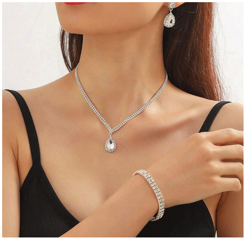 4 Pieces Luxurious Jewelry Set Exquisite Rhinestone Pendant Elegant Women's Crystal Silver Plated Necklace Earrings Bracelet Set